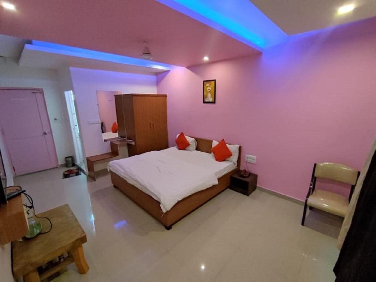Hotel Krishna Pārdi エクステリア 写真